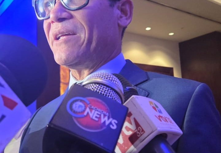 El ministro de Trabajo Eddy Olivares presenta programa 