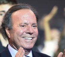 La Fiscalía española archiva el caso de agresión de Julio Iglesias por falta de competencia
