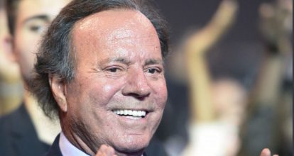 La Fiscalía española archiva el caso de agresión de Julio Iglesias por falta de competencia