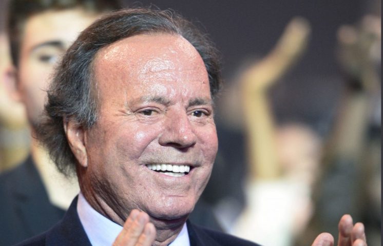 La Fiscalía española archiva el caso de agresión de Julio Iglesias por falta de competencia
