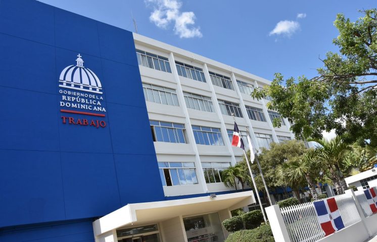 Ministerio de Trabajo llama a empresarios a cumplir con el pago del aumento del 8% del salario mínimo