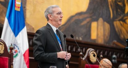 Abinader fija meta de reducir la pobreza al 15 % y destaca impacto de Oportunidad 14-24