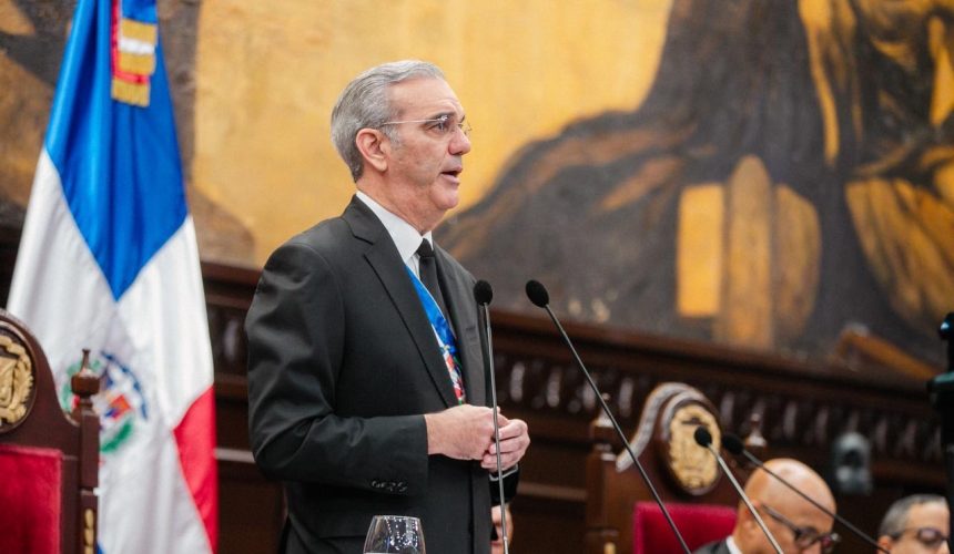 Abinader fija meta de reducir la pobreza al 15 % y destaca impacto de Oportunidad 14-24