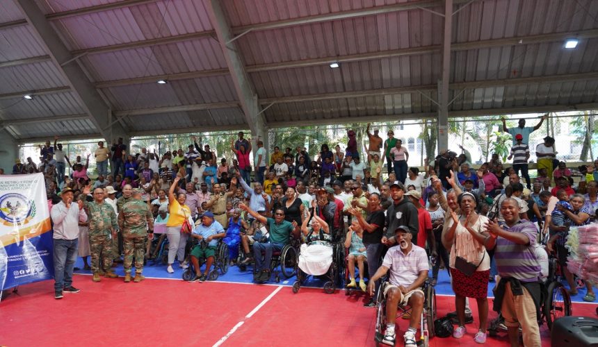 Ministerio de Defensa reafirma compromiso social con pensionados en Villa Altagracia