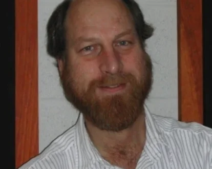 Astrofísico estadounidense asesinado a tiros en la puerta de su casa