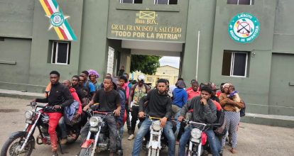 Arrestan dominicanos transportando 37 haitianos ilegales en Dajabón 