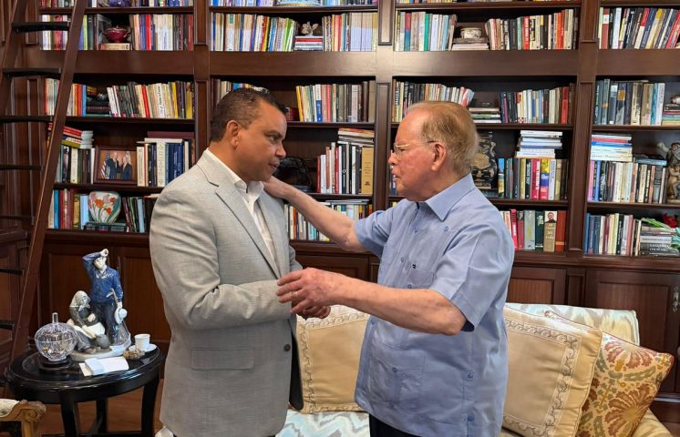 Titular SNS resalta compromiso con la salud durante encuentro con Pepín Corripio