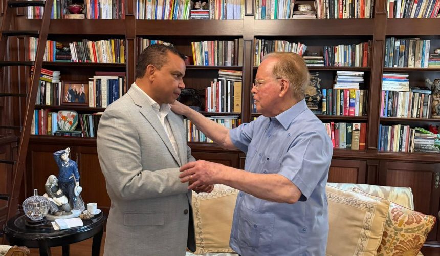 Titular SNS resalta compromiso con la salud durante encuentro con Pepín Corripio