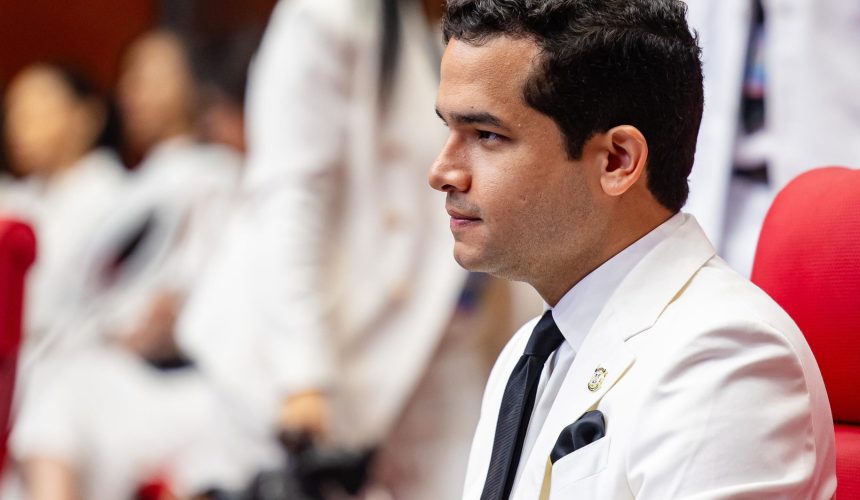 Omar Fernández cuestiona nueva deuda por US$2,750 millones, mientras hay US$3,700 millones de préstamos anteriores sin ejecutar