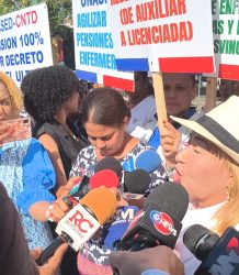 Enfermeras protestan frente al Palacio Nacional y exigen aumentos salariales y nombramientos