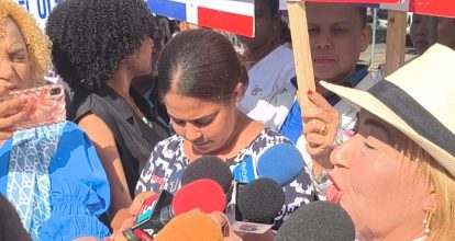 Enfermeras protestan frente al Palacio Nacional y exigen aumentos salariales y nombramientos