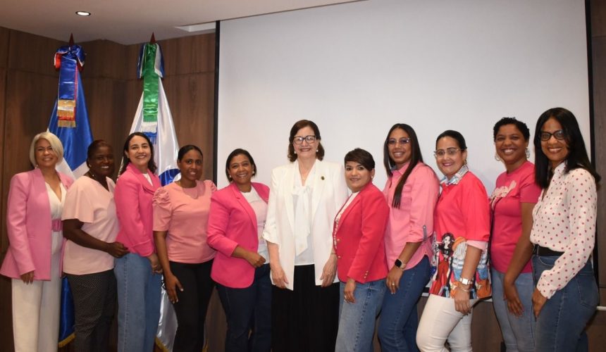 CNSS conmemora el Día Internacional de la Mujer reconociendo el compromiso de sus colaboradoras.