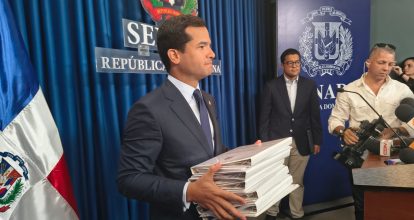 Omar Fernández reintroduce proyecto que elimina pago de anticipos por mipymes y otros 10 proyectos