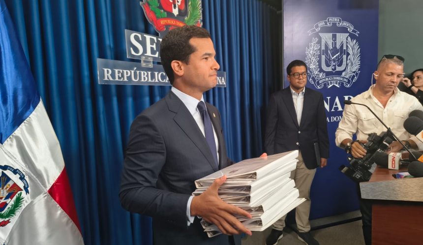 Omar Fernández reintroduce proyecto que elimina pago de anticipos por mipymes y otros 10 proyectos