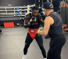 Carlos “El Caballo Bronco” se enfrentará al estadounidense Austin Williams en busca de vengar la derrota del equipo dominicano en el Clásico Mundial de Béisbol