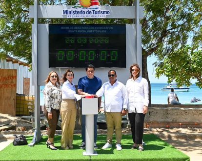 Ministro Collado deja iniciada obra en la playa de Punta Rucia, Puerto Plata