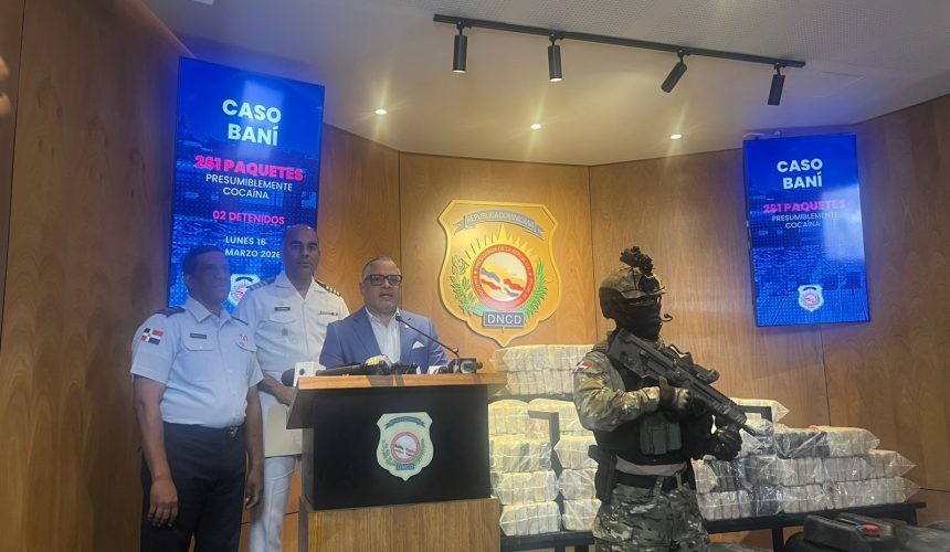 Golpe al narcotráfico: incautan 261 paquetes de presunta cocaína ocultos en costas de Baní