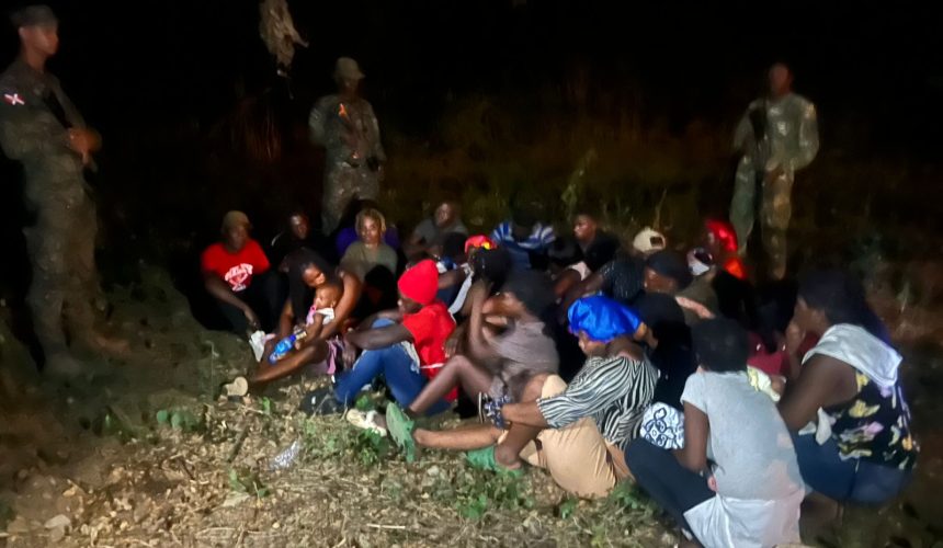 Ejército intercepta a 28 migrantes haitianos en Montecristi