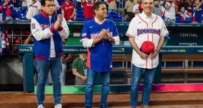 Abinader, Collado y Cruz asisten al juego del Clásico Mundial de Béisbol
