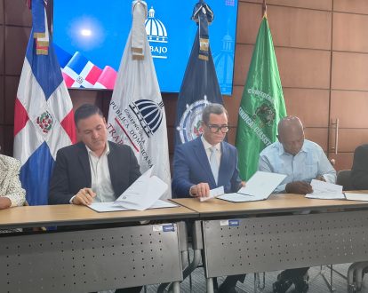 APORDOM y sindicato firman pacto histórico para garantizar estabilidad laboral en el sistema portuario