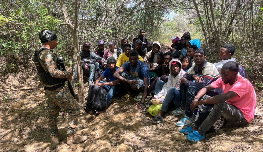En operativos de interdicción Ejército detiene a 65 haitianos en condición migratoria irregular en Montecristi