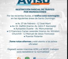 Restringen tránsito en varias vías de Santo Domingo por inundaciones