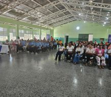 Estudiantes destacados son reconocidos en emotiva ceremonia en La Vega