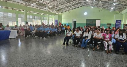 Estudiantes destacados son reconocidos en emotiva ceremonia en La Vega