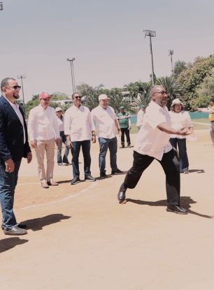 Liga de Softbol de Profesores de la UASD inaugura torneo y reconoce a Editrudis Beltrán por su impulso al deporte universitario