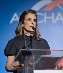 Ligia Bonetti lanza llamado urgente a decisiones estructurales para consolidar el país como hub estratégico