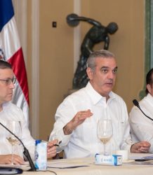 Presidente Luis Abinader anuncia que el Gobierno mantendrá sin variación precios de los combustibles para la presente semana
