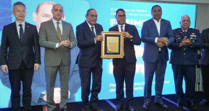 FUCIMDRES reconoce trayectoria del periodista Miguel Franjul en su III Congreso de Medios Digitales