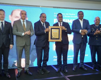 FUCIMDRES reconoce trayectoria del periodista Miguel Franjul en su III Congreso de Medios Digitales