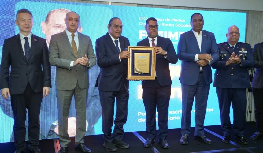 FUCIMDRES reconoce trayectoria del periodista Miguel Franjul en su III Congreso de Medios Digitales