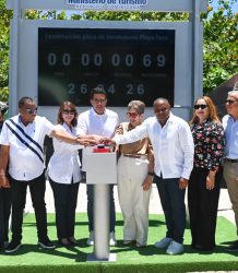 David Collado deja iniciada construcción plaza de vendedores en playa Teco de Maimón