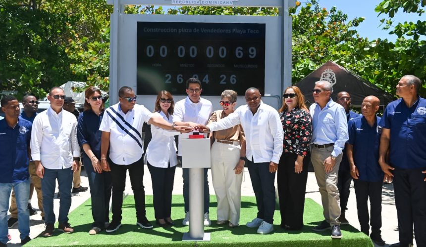 David Collado deja iniciada construcción plaza de vendedores en playa Teco de Maimón