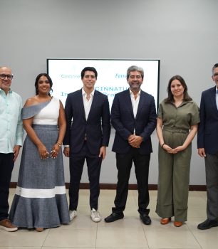 Fundación de RD instala su modelo de educación tecnológica en Ecuador