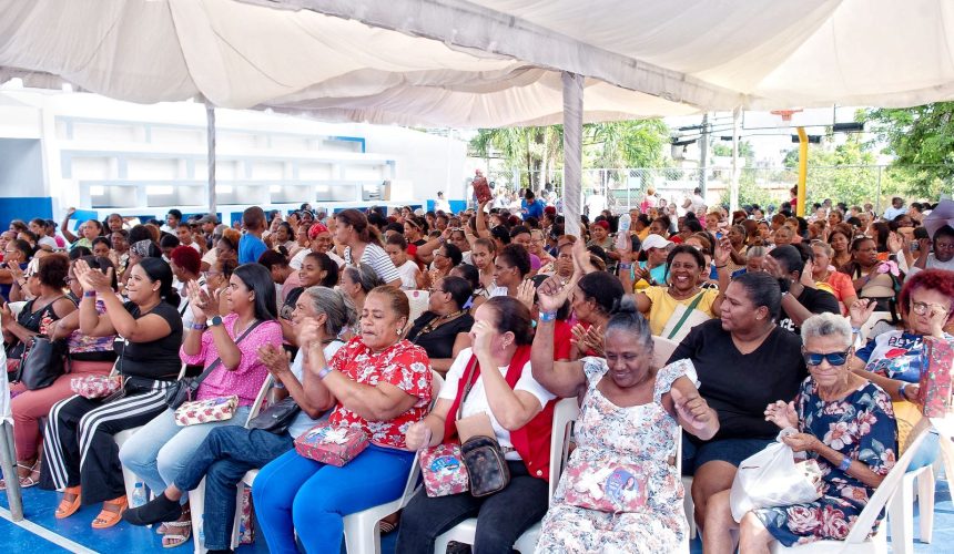 Leyvi Bautista inicia “La Ruta de las Madres” en Santo Domingo Oeste
