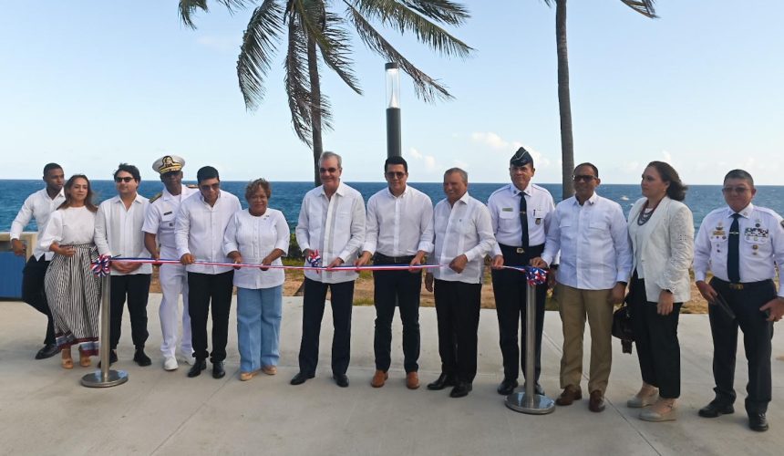 Presidente Abinader y ministro Collado inauguran segunda etapa del malecón de Santo Domingo Este.