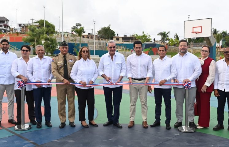 Abinader y Collado inauguran bulevar de la Salud en Haina con inversión de 165 millones de pesos.