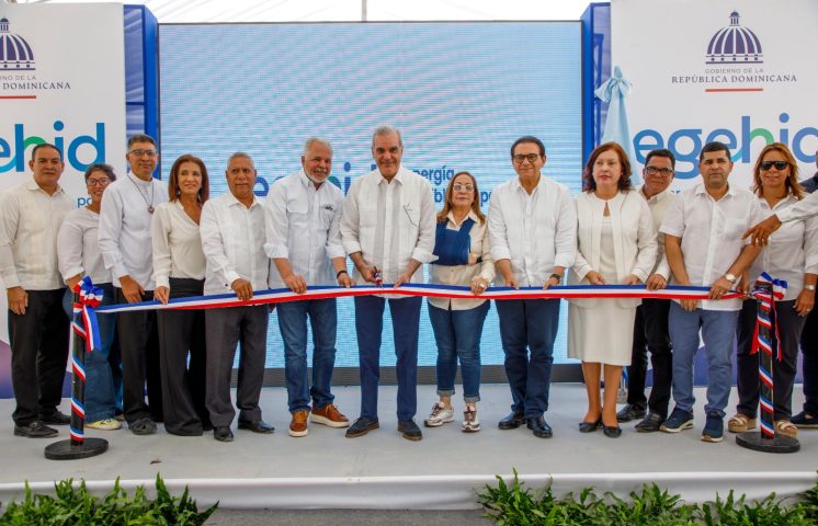 Presidente Abinader inaugura carretera Carrizal–La Piedra–La Guázuma, que impulsa producción agrícola, mejora movilidad de las familias y fortalece potencial ecoturístico de la sierra de Santiago