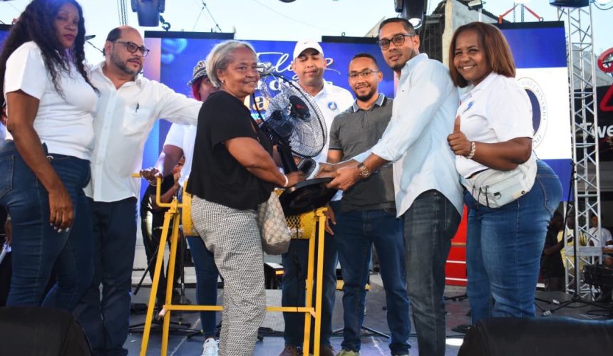 Madres participan en celebración organizada por vicealcalde Freilin Urbáez en San Luis