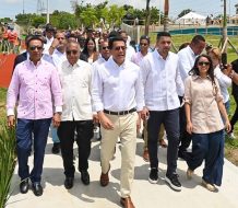 David Collado supervisa construcción de obra en los Bajos de Haina