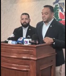 Diputados por Santo Domingo Norte solicitan investigación a licitación para alquiler de camiones de basura por 114 millones de pesos