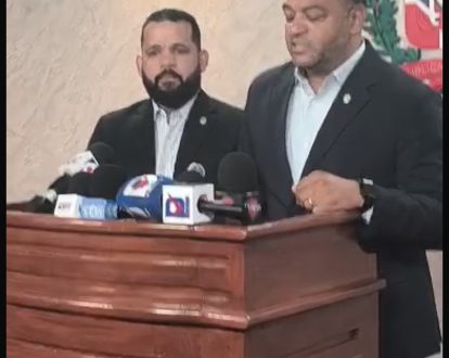 Diputados por Santo Domingo Norte solicitan investigación a licitación para alquiler de camiones de basura por 114 millones de pesos