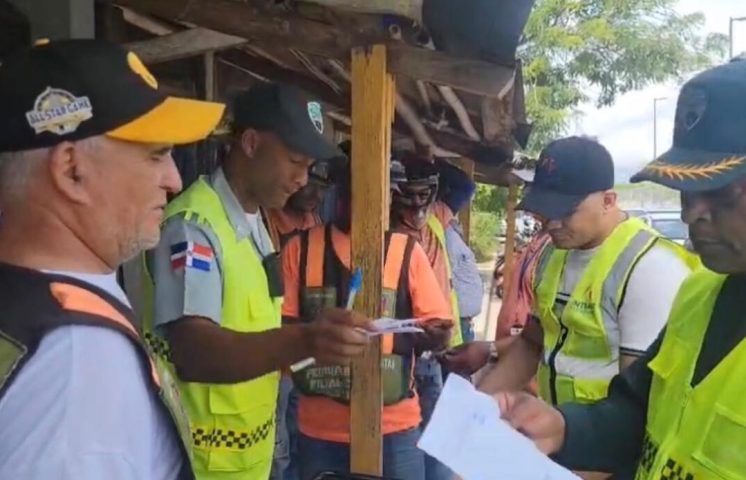 Comienzan operativo de regularización de paradas de motoconcho en Bonao