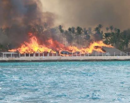 Continúan labores para sofocar incendio en hotel en Bayahibe; evacúan 1,690 huéspedes