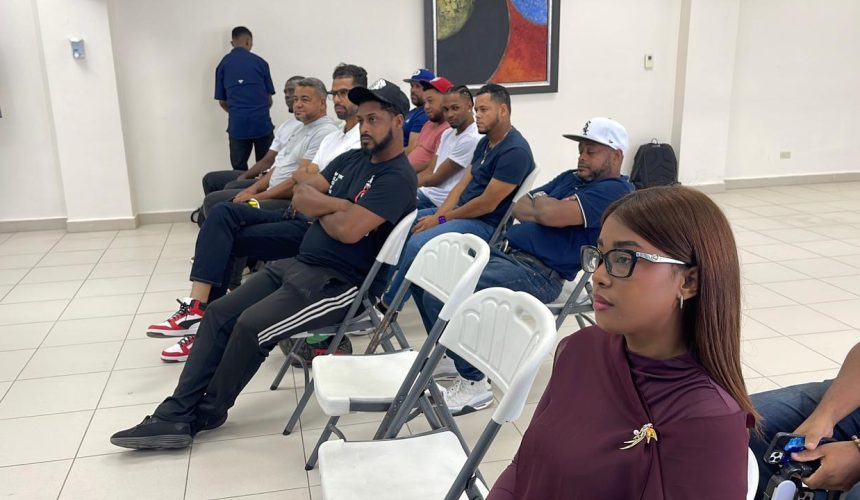 Asoprosado realiza charla sobre inteligencia emocional para softbolistas tras incidentes en torneos