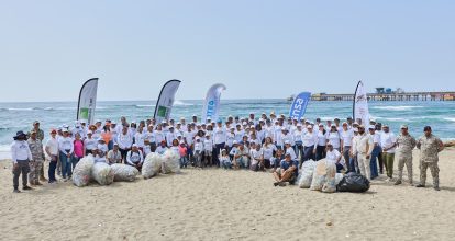 United Petroleum realiza jornada de limpieza en Playa Gringo de Haina por el Día Mundial de los Océanos
