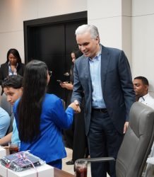 Delegación de estudiantes representará al país en Kenia y Estados Unidos en programas internacionales de liderazgo y debate